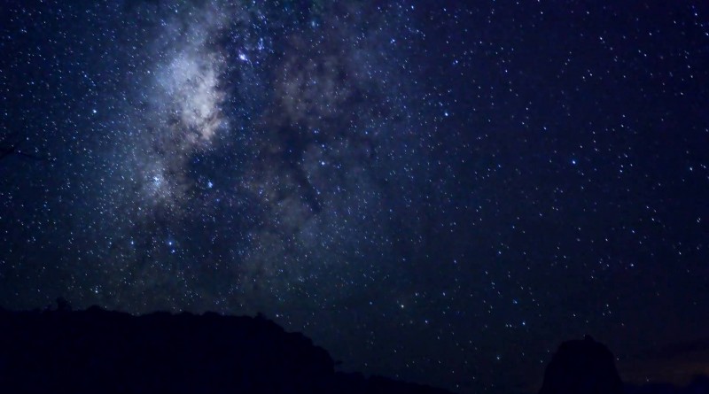 TINGARA:天の川が流れる月ヶ浜の夜 / 西表島[TIME LAPSE PHOTOGRAPHY]